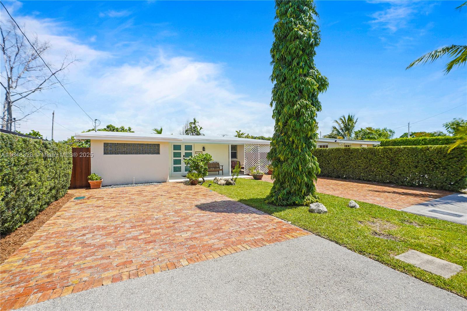 6525 SW 32nd St, Miami, FL, 33155 - Investment Single Family Home. Photo #1