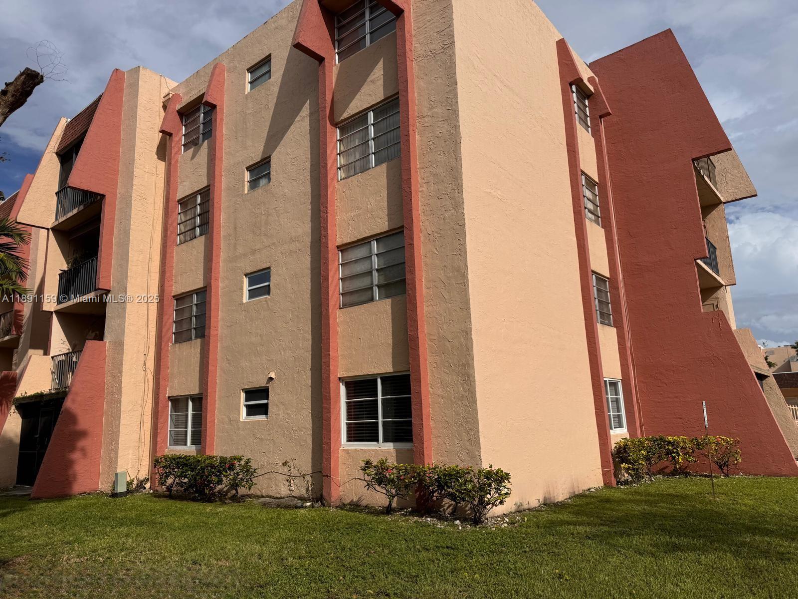 13701 Kendale Lakes Cir #B-111, Miami, FL, 33183 - Investment Condo. Photo #1