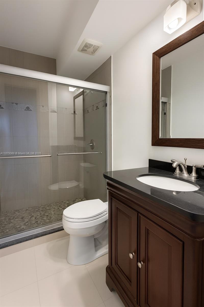 Condominium in Sunny Isles Beach - Photo 9