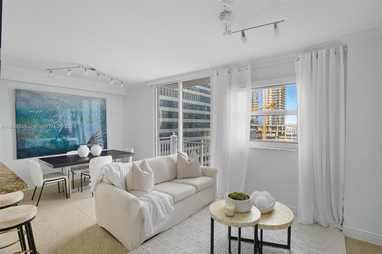 185 SE 14 Ter #1709, Miami, FL, 33131 - Investment Condo. Photo #1