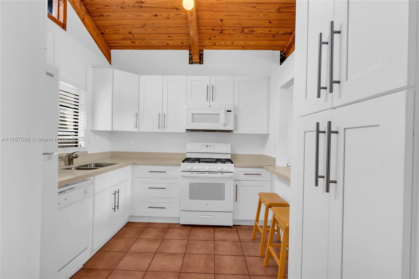 11371 SW 112th Cir Ln S, Miami, FL, 33176 - Investment Townhome. Photo #1
