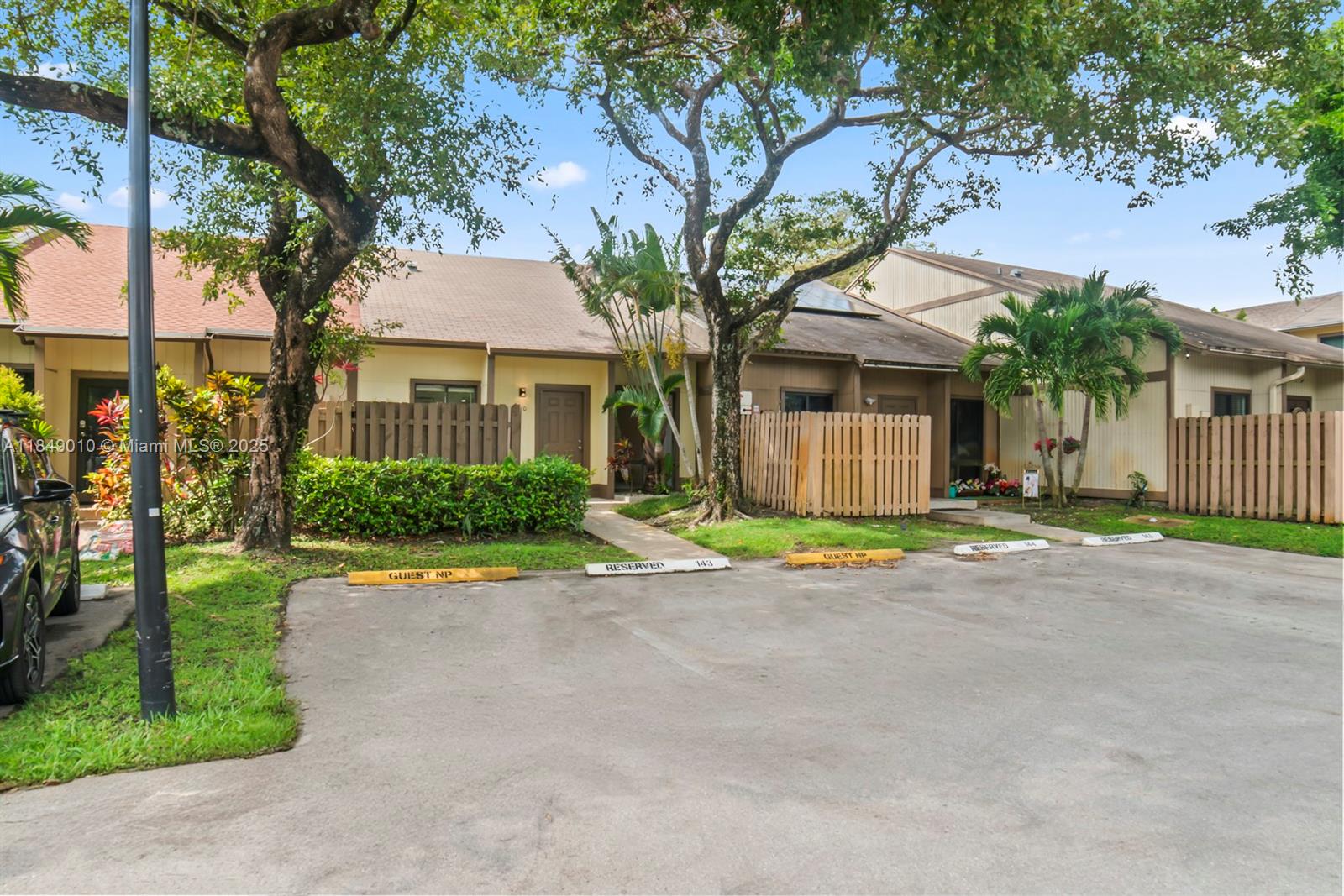 460 NE 211th Ter, Miami, FL, 33179 - Investment Townhome. Photo #1