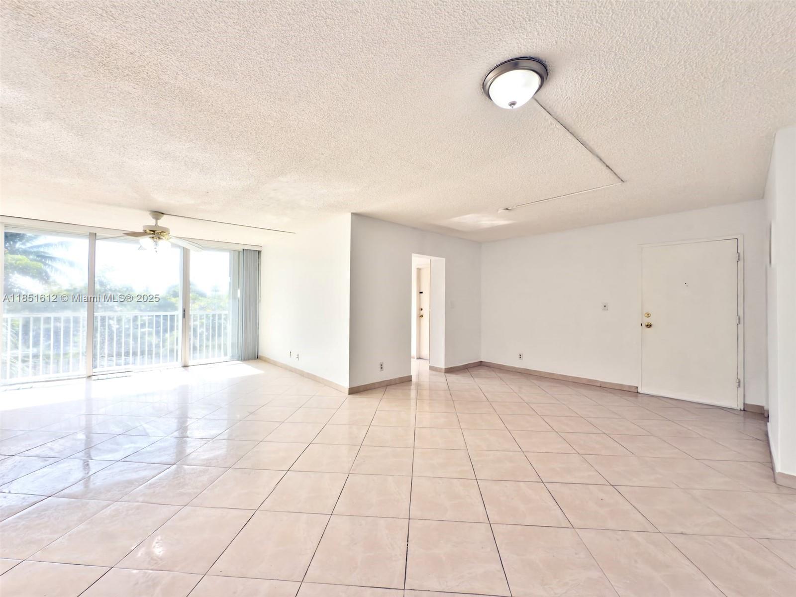 942 NE 199th St #3B, Miami, FL, 33179 - Investment Condo. Photo #1