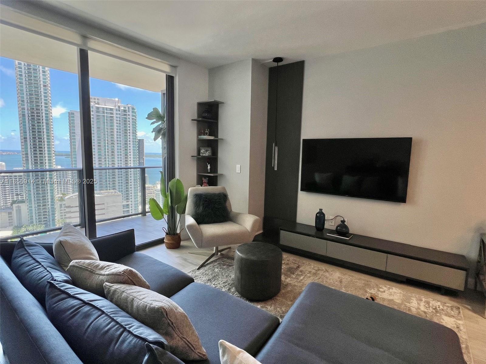 45 SW 9th St #2702, Miami, FL, 33130 - Investment Condo. Photo #1
