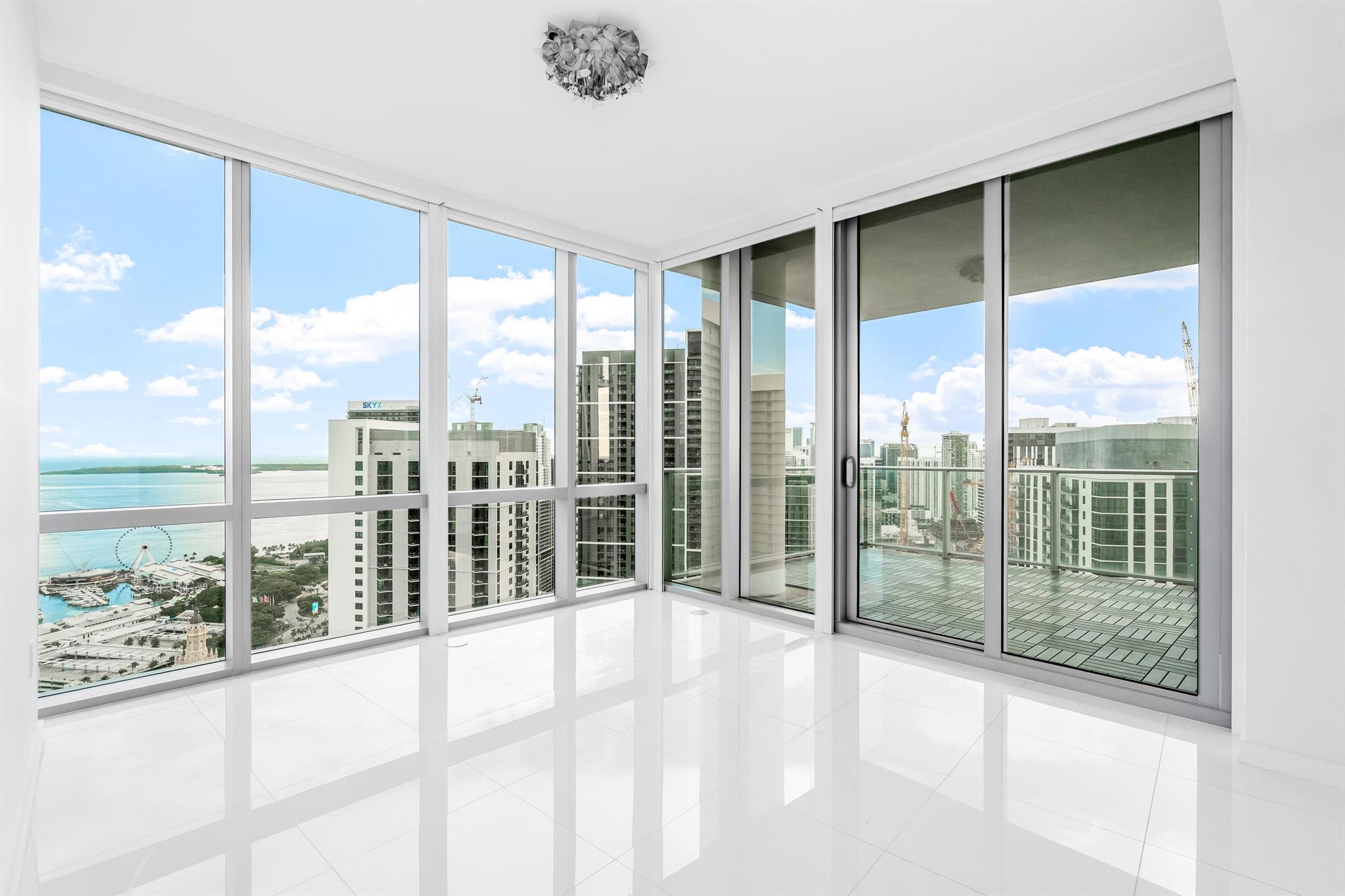 851 NE 1st Avenue #4111, Miami, FL, 33132 - Investment Condo. Photo #1