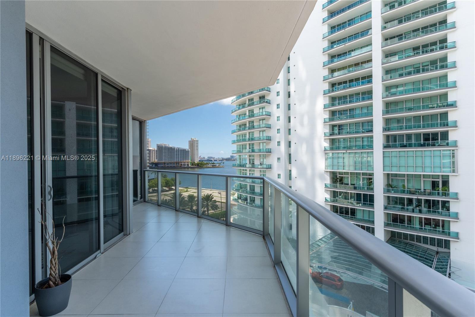 1300 Brickell Bay Dr #808, Miami, FL, 33131 - Investment Condo. Photo #1