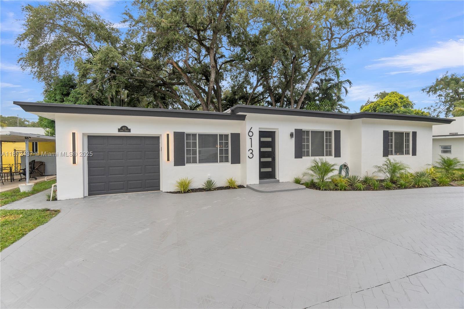 613 NE 159th St, Miami, FL, 33162 - Investment Single Family Home. Photo #1
