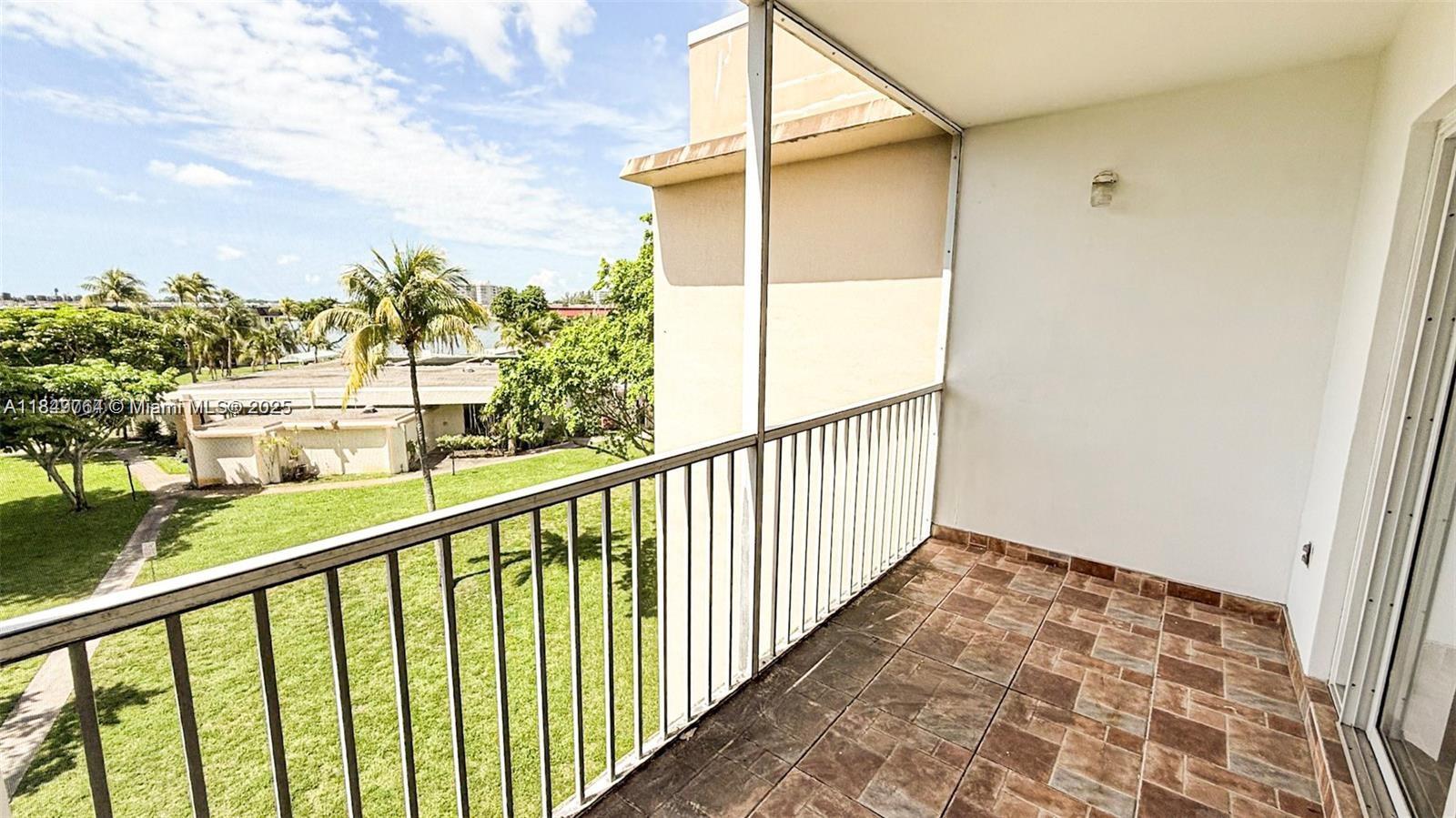1450 NE 191st St #404, Miami, FL, 33179 - Investment Condo. Photo #1