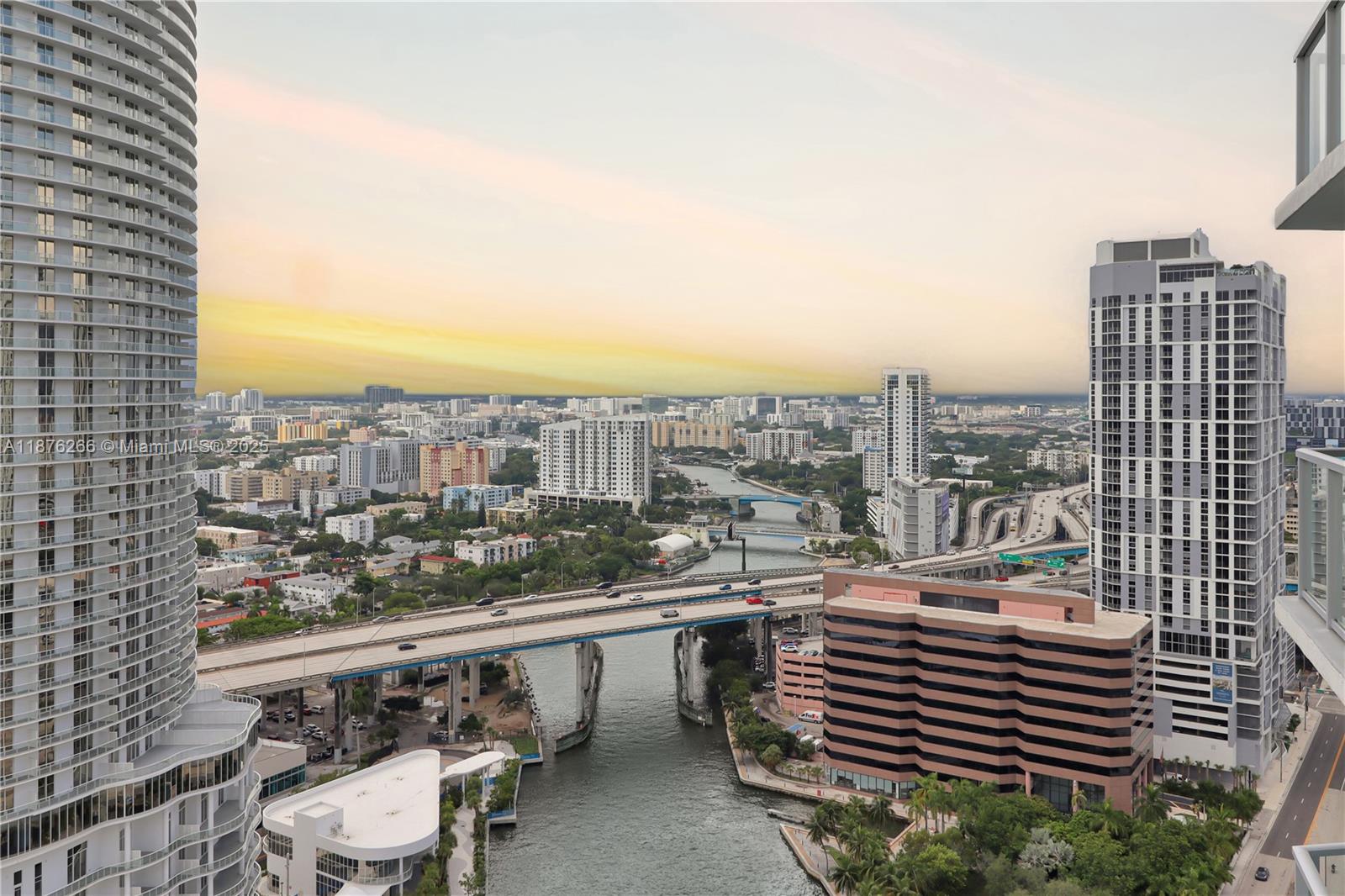 185 SW 7th St #2900, Miami, FL, 33130 - Investment Condo. Photo #1