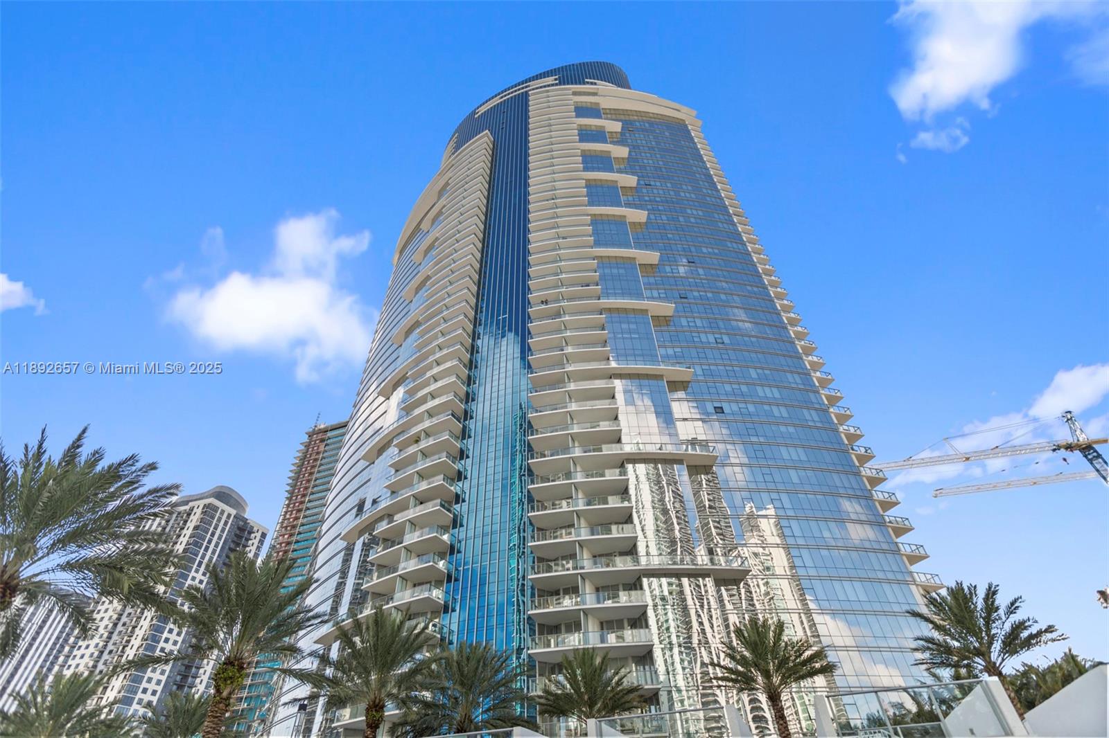 851 NE 1st Ave #3707, Miami, FL, 33132 - Investment Condo. Photo #1