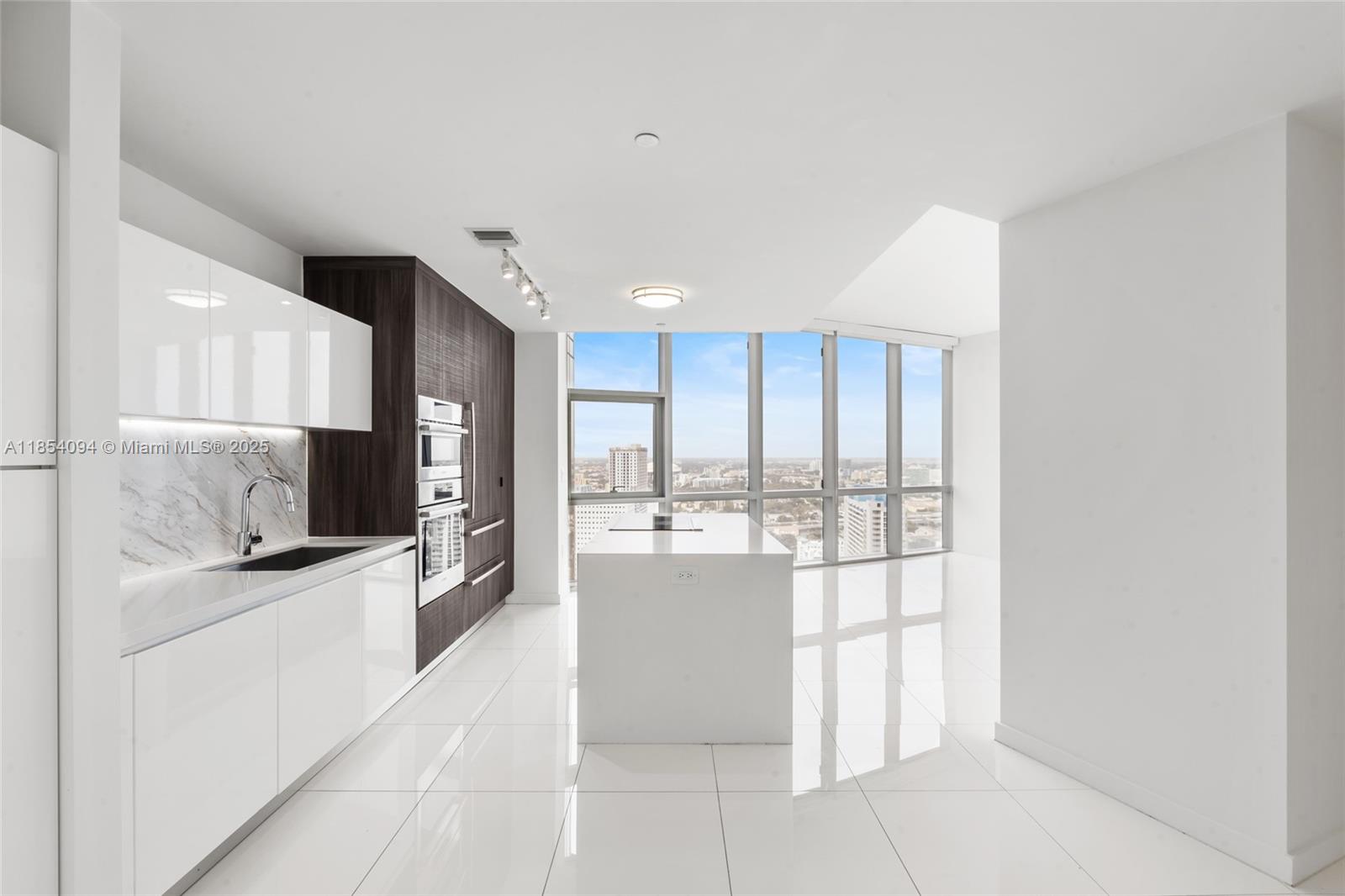 851 NE 1st Ave #3202, Miami, FL, 33132 - Investment Condo. Photo #1