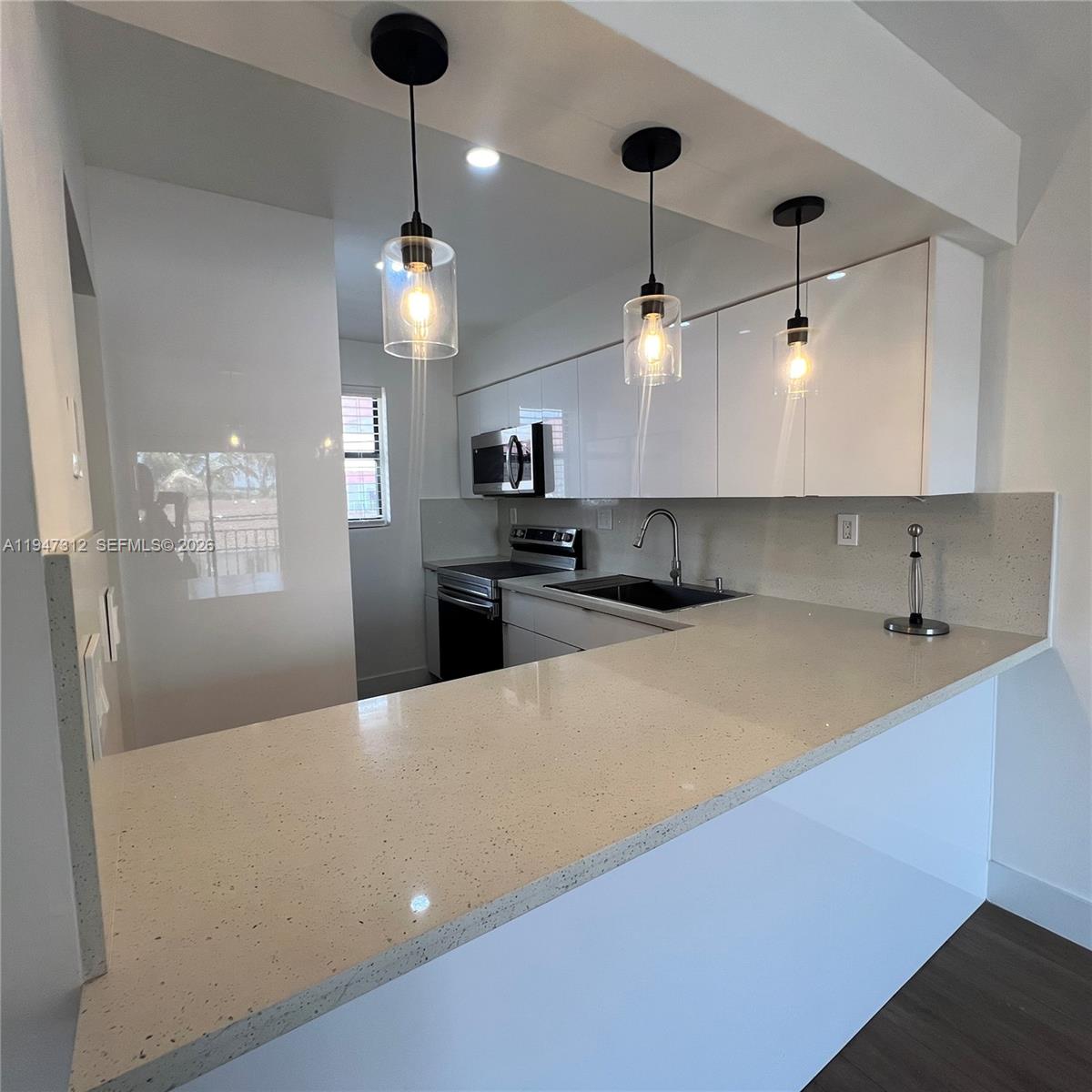 8425 NW 8th #406, Miami, FL, 33126 - Investment Condo. Photo #1