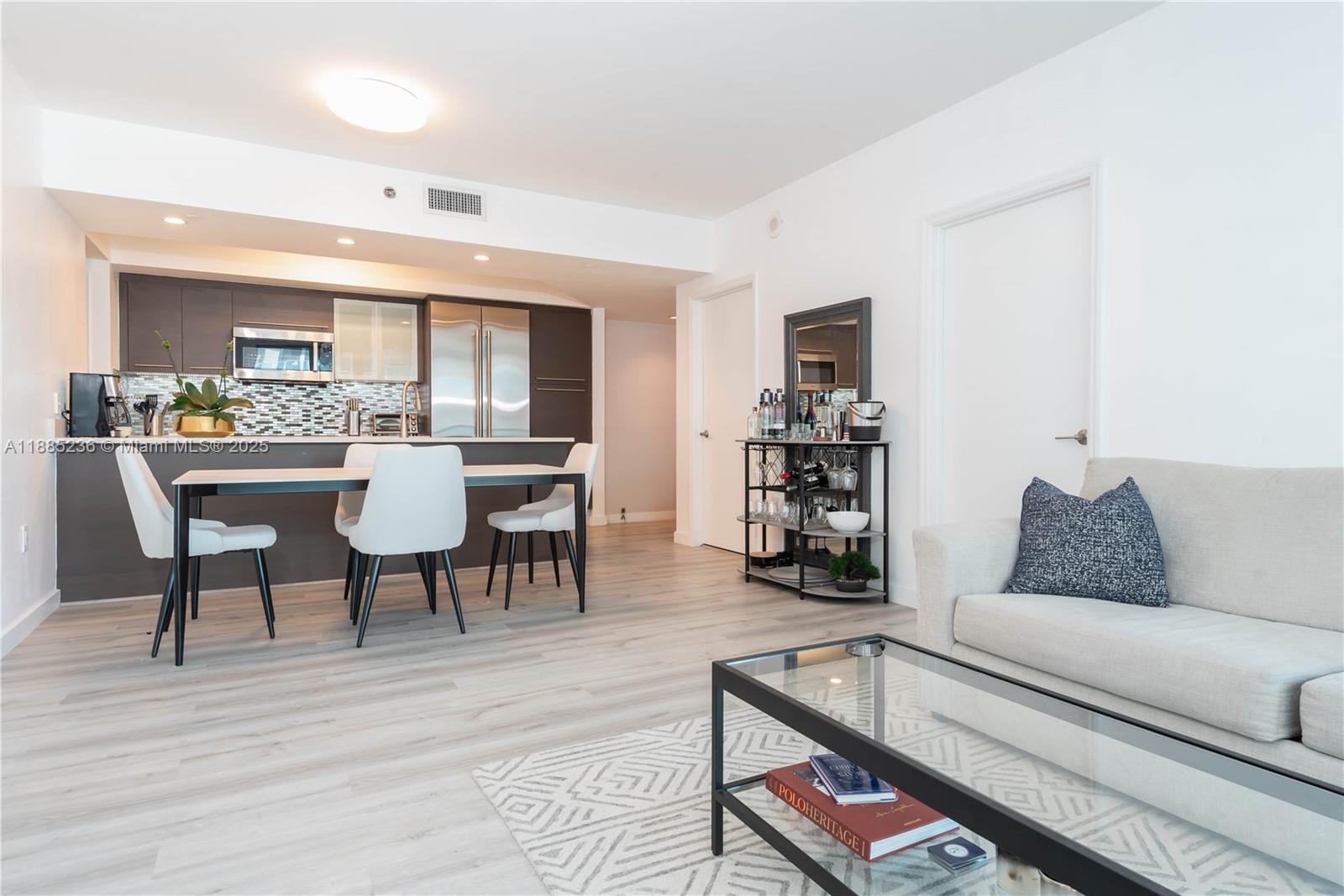 55 SE 6th St #3403, Miami, FL, 33131 - Investment Condo. Photo #1