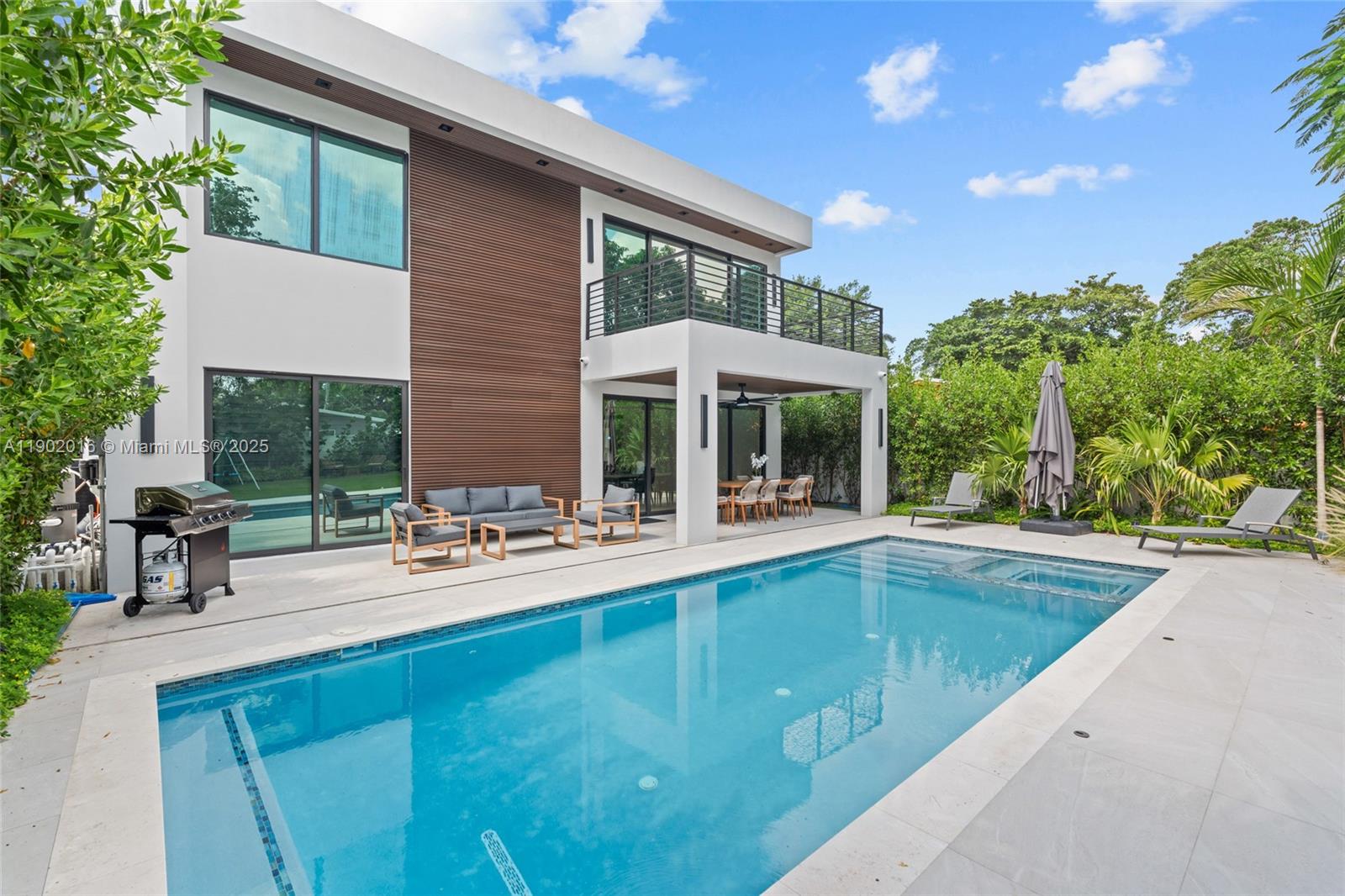 2531 NE 182, Miami, FL, 33160 - Investment Single Family Home. Photo #1