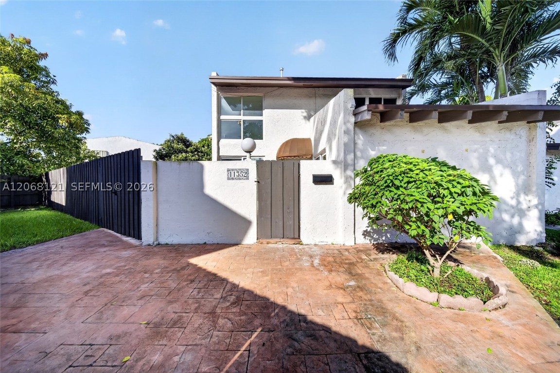 11352 SW 69th, Miami, FL, 33173 - Investment Townhome. Photo #1
