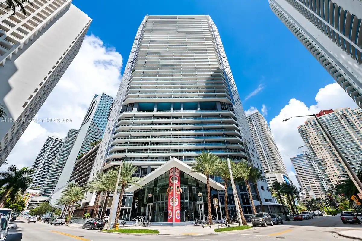1300 Brickell Bay Dr #3205, Miami, FL, 33131 - Investment Condo. Photo #1