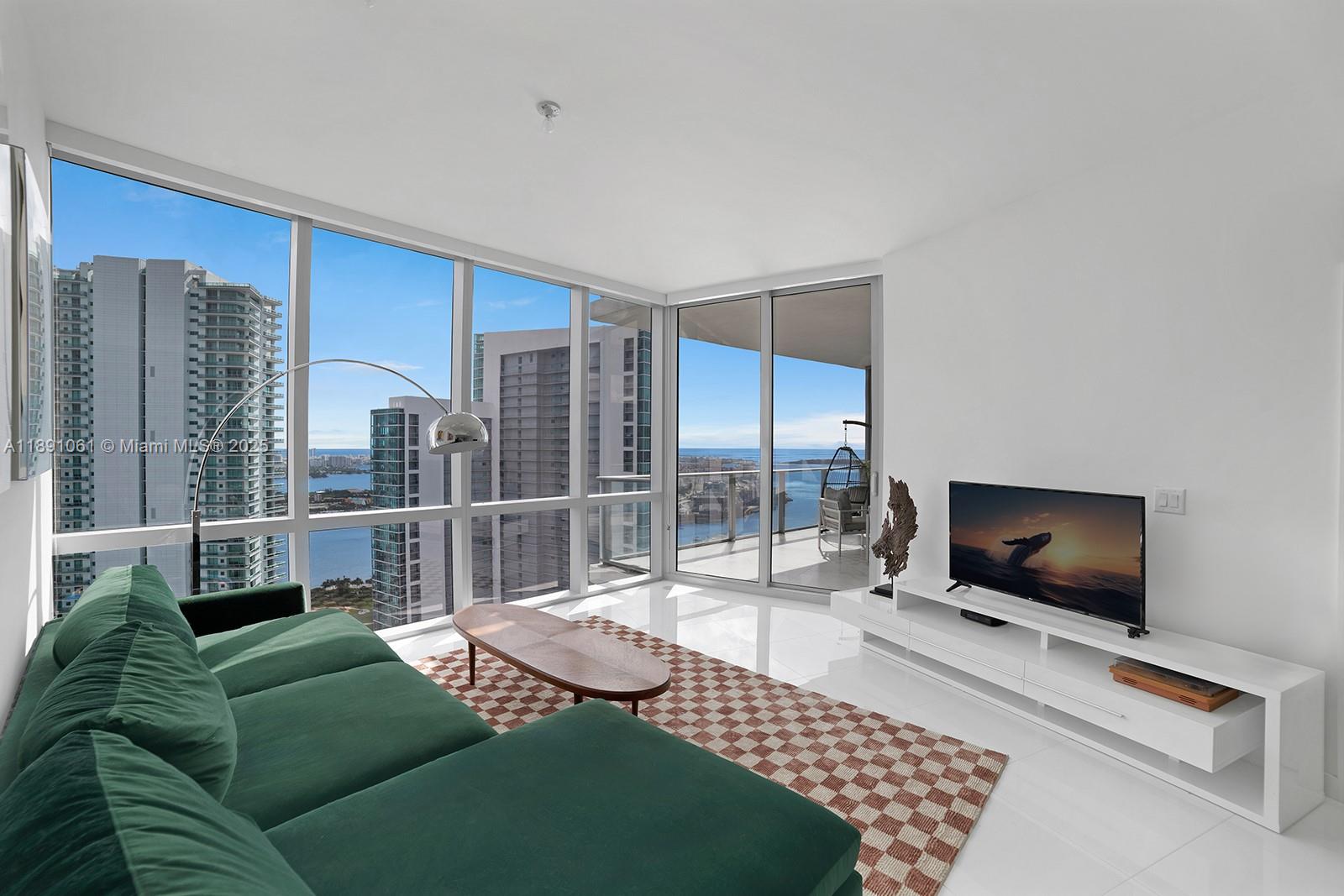 851 NE 1st Ave #4403, Miami, FL, 33132 - Investment Condo. Photo #1