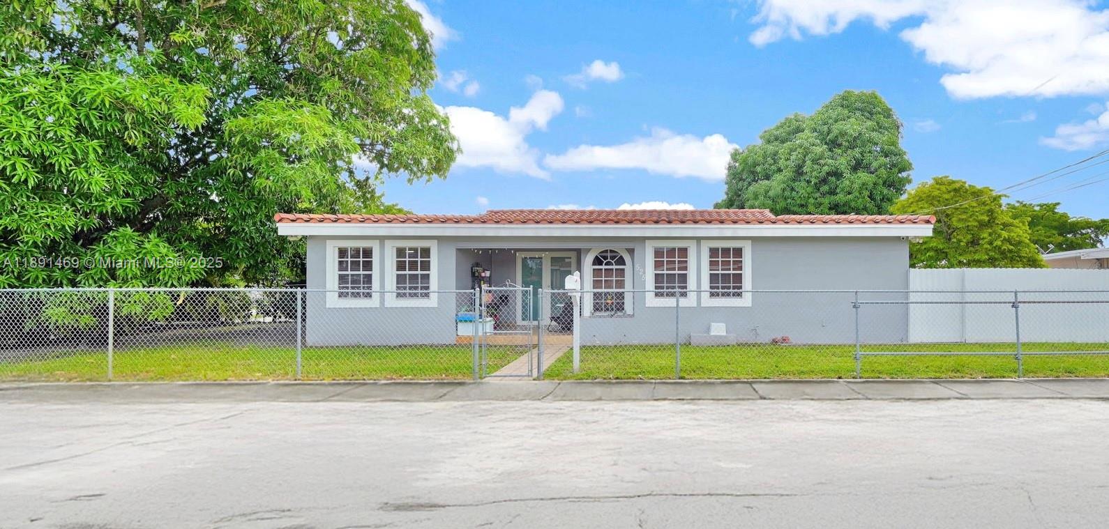 525 SW 68th Ave, Miami, FL, 33144 - Investment Single Family Home. Photo #1