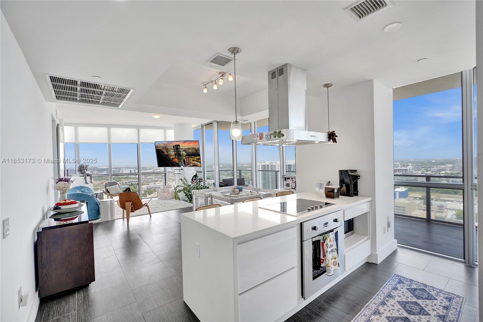 1100 Biscayne Blvd #3708, Miami, FL, 33132 - Investment Condo. Photo #1