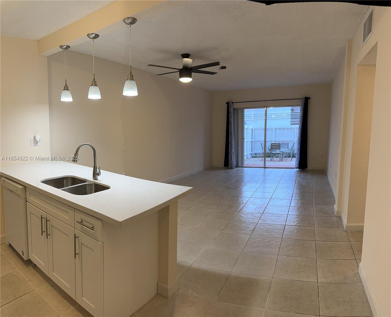 10900 SW 104th St #118, Miami, FL, 33176 - Investment Condo. Photo #1