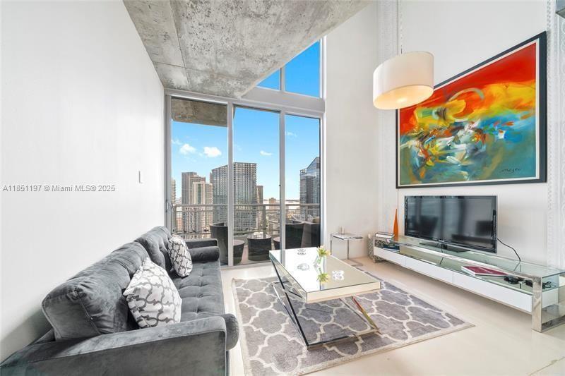690 SW 1st Ct #PHII04, Miami, FL, 33130 - Investment Condo. Photo #1