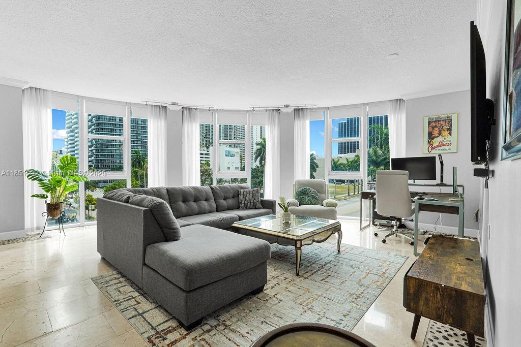 275 NE 18th St #306, Miami, FL, 33132 - Investment Condo. Photo #1