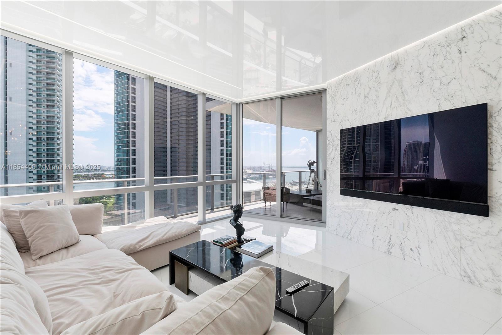851 NE 1st Ave #2203, Miami, FL, 33132 - Investment Condo. Photo #1