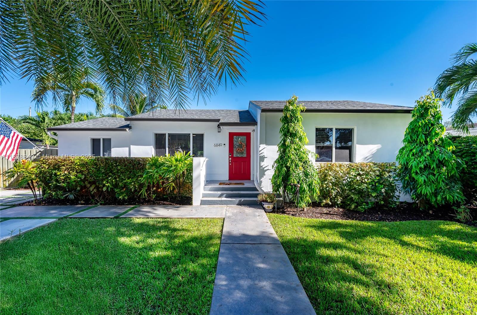 6849 SW 39th St, Miami, FL, 33155 - Investment Single Family Home. Photo #1