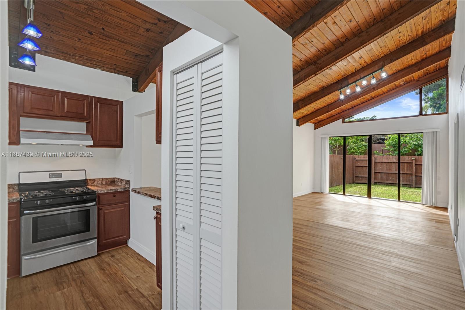 11368 SW 112th Cir Ln S, Miami, FL, 33176 - Investment Townhome. Photo #1