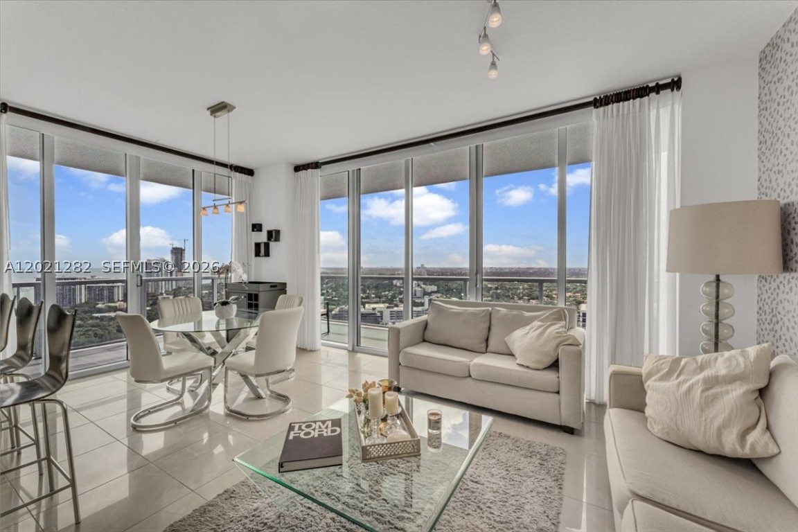79 SW 12th #3401-S, Miami, FL, 33130 - Investment Condo. Photo #1