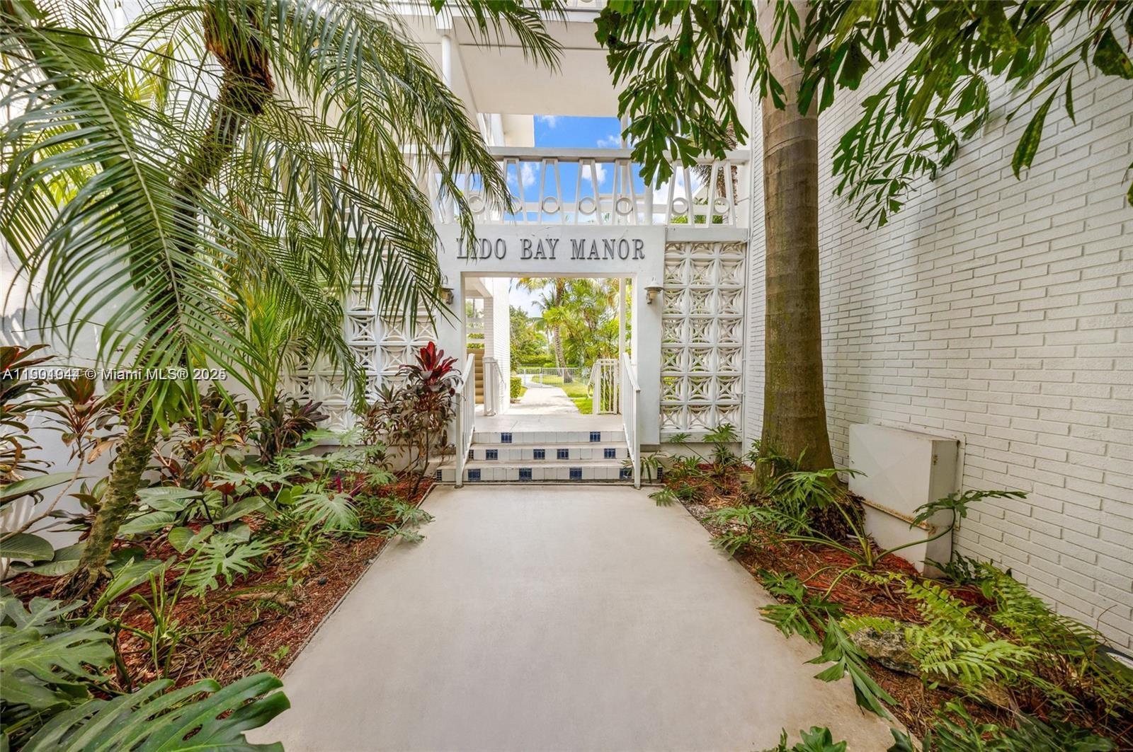 1631 NE 114th St #307, Miami, FL, 33181 - Investment Condo. Photo #1