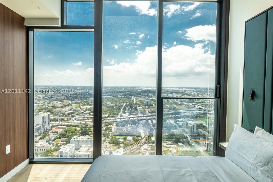 20 NE 11th #5306, Miami, FL, 33132 - Investment Condo. Photo #1
