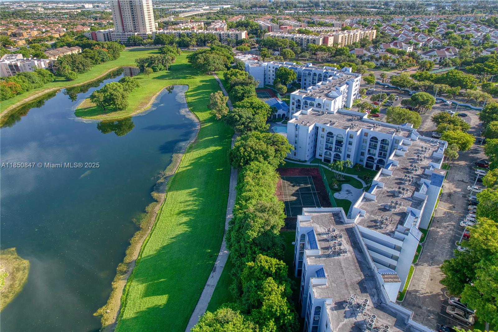 9460 Fontainebleau Blvd #130, Miami, FL, 33172 - Investment Condo. Photo #1