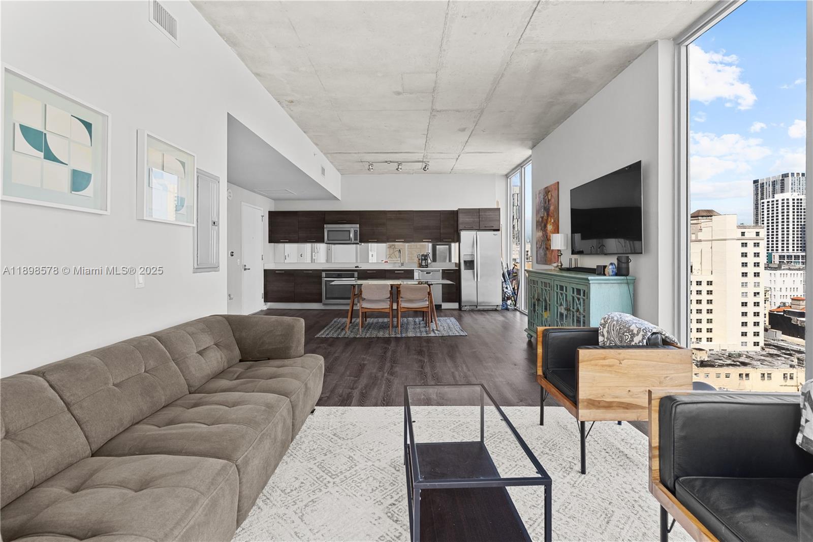 151 SE 1st St #1402, Miami, FL, 33131 - Investment Condo. Photo #1