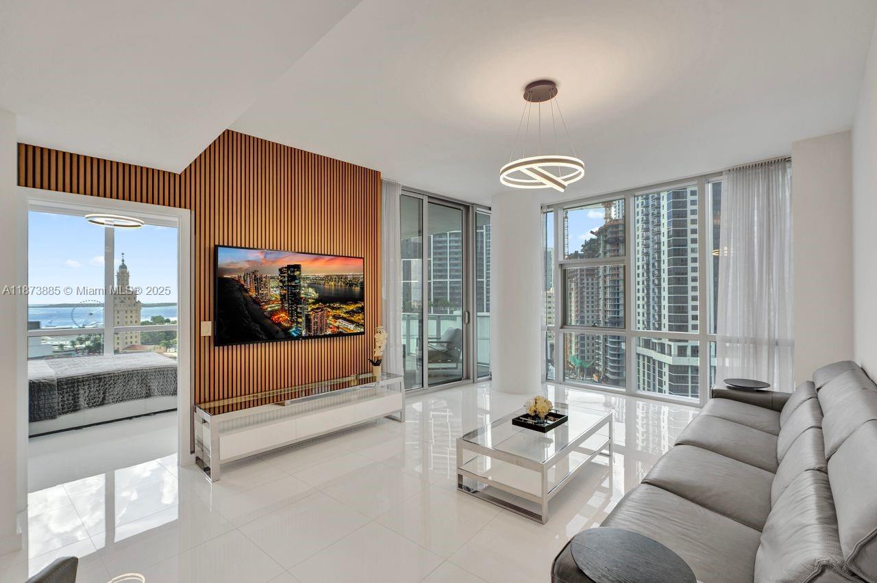 851 NE 1st Ave #1411, Miami, FL, 33132 - Investment Condo. Photo #1