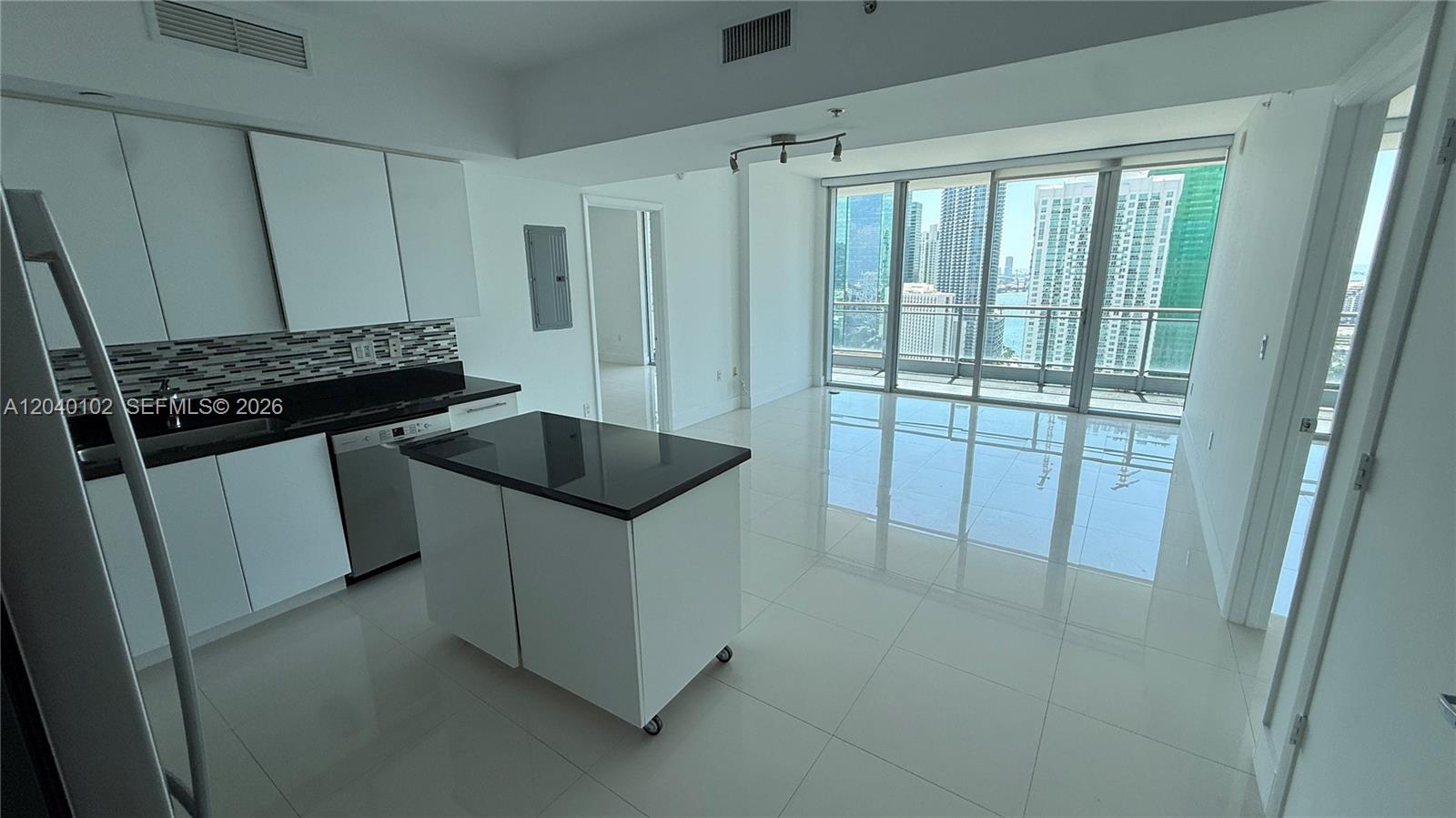 92 SW 3 #3311, Miami, FL, 33130 - Investment Condo. Photo #1
