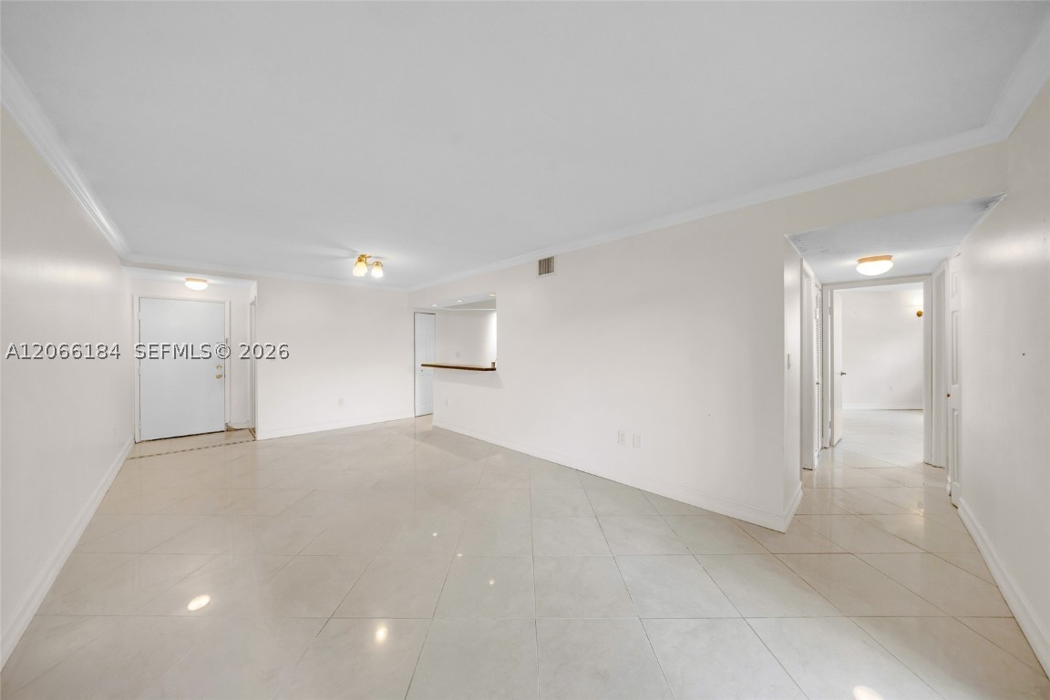 9405 Fontainebleau #112, Miami, FL, 33172 - Investment Condo. Photo #1