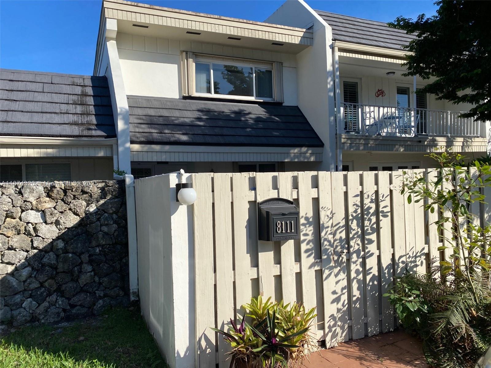 8111 SW 81st Pl, Miami, FL, 33143 - Investment Townhome. Photo #1