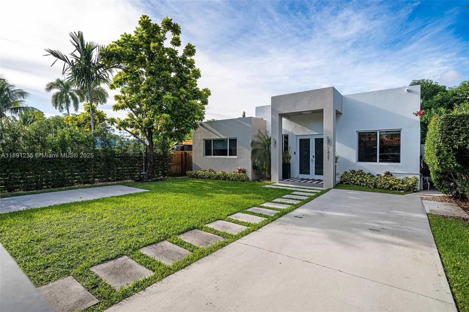 2437 SW 25th Ter, Miami, FL, 33133 - Investment Single Family Home. Photo #1