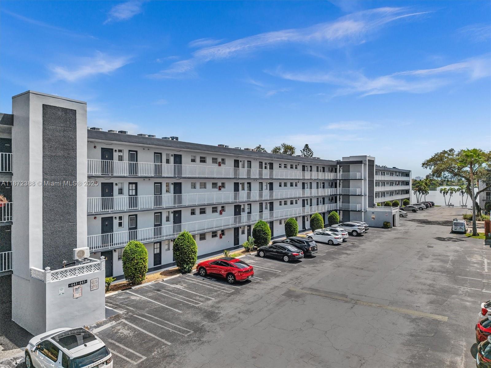 445 NE 195th St #431, Miami, FL, 33179 - Investment Condo. Photo #1