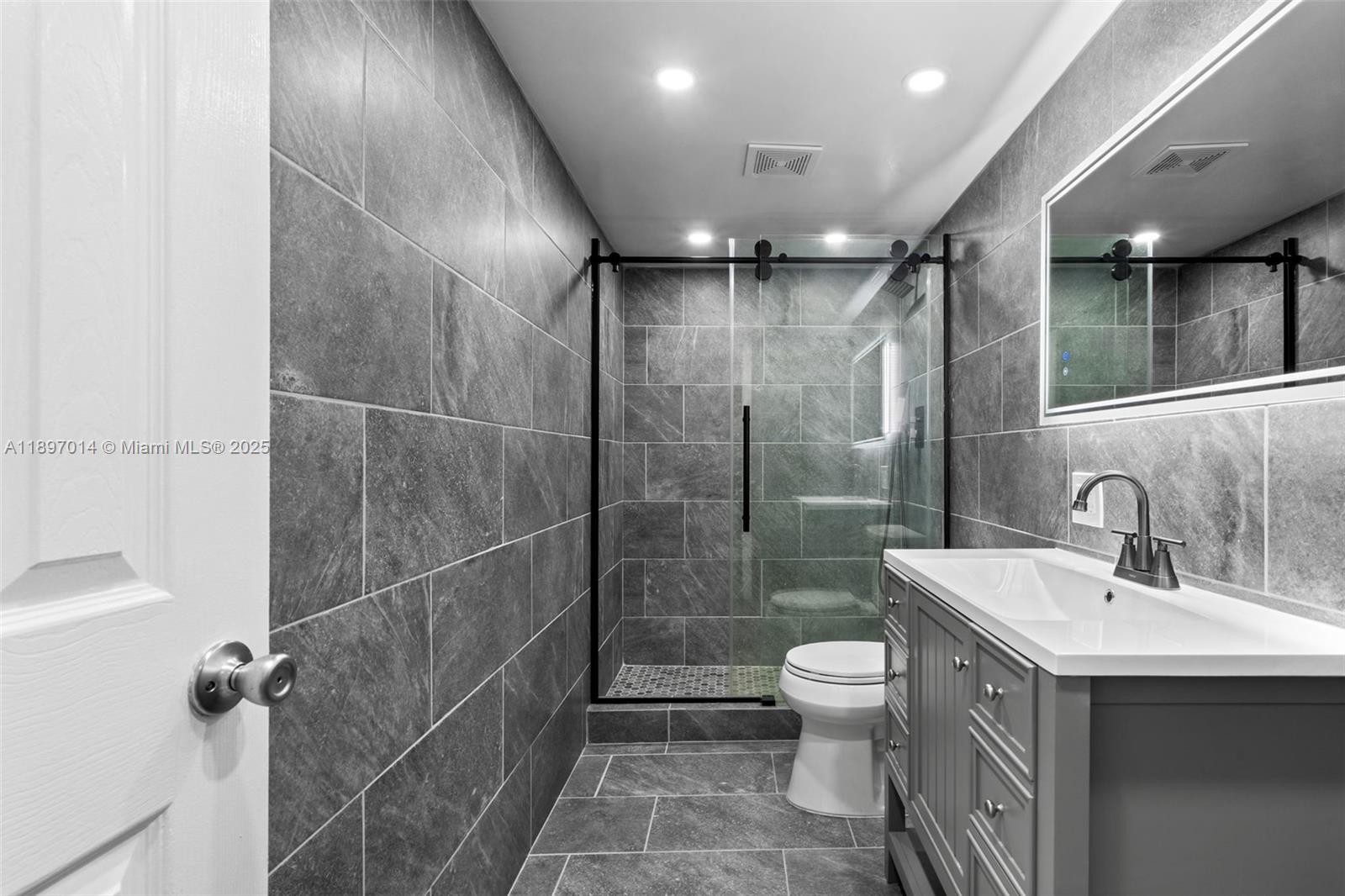 Condominium in Hallandale Beach - Photo 6