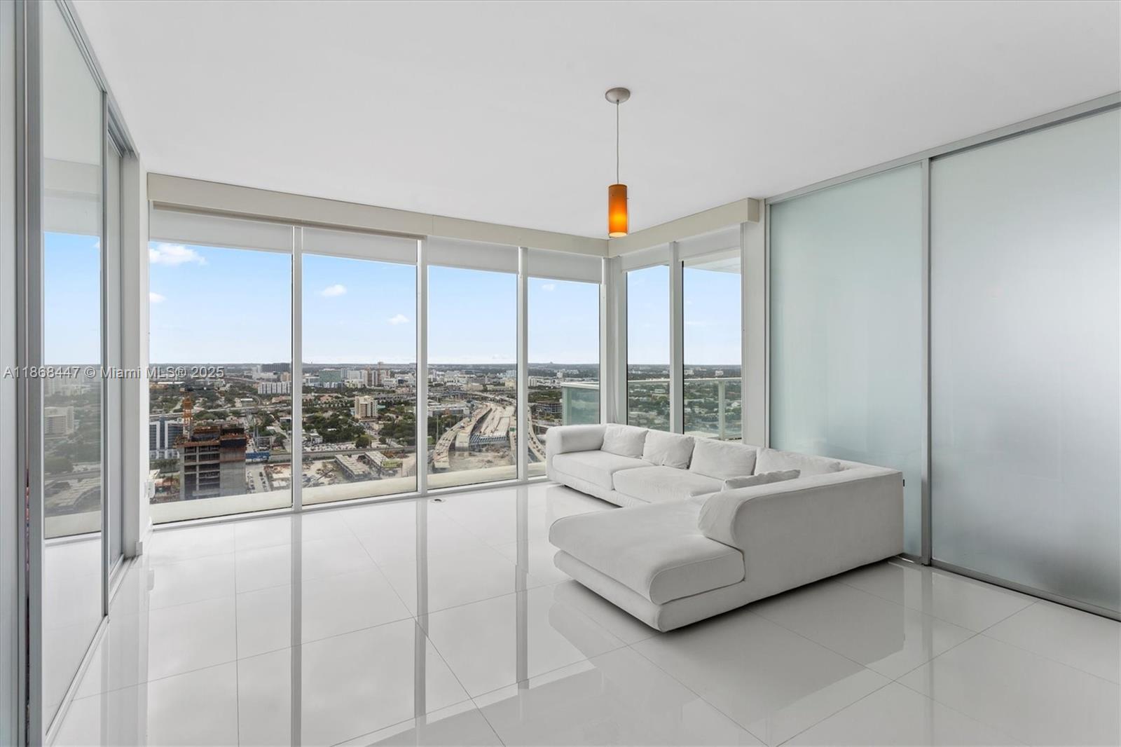 1040 Biscayne Blvd #3106, Miami, FL, 33132 - Investment Condo. Photo #1