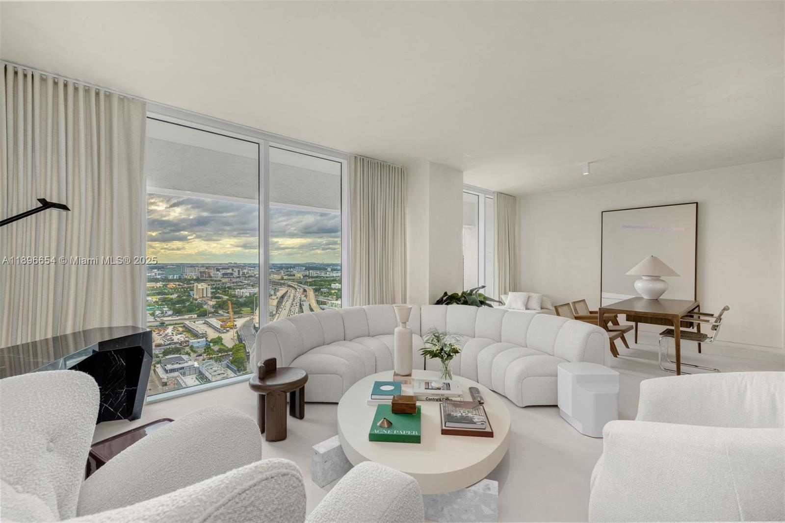 1040 Biscayne Blvd #3007, Miami, FL, 33132 - Investment Condo. Photo #1