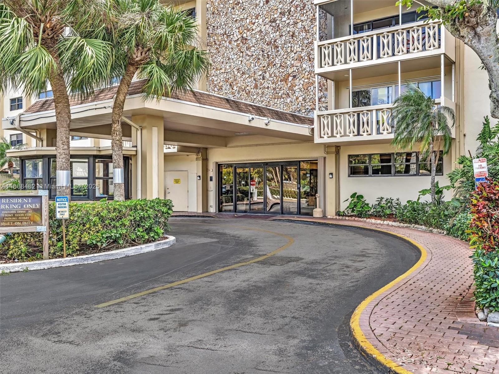 800 NE 195th St #716, Miami, FL, 33179 - Investment Condo. Photo #1