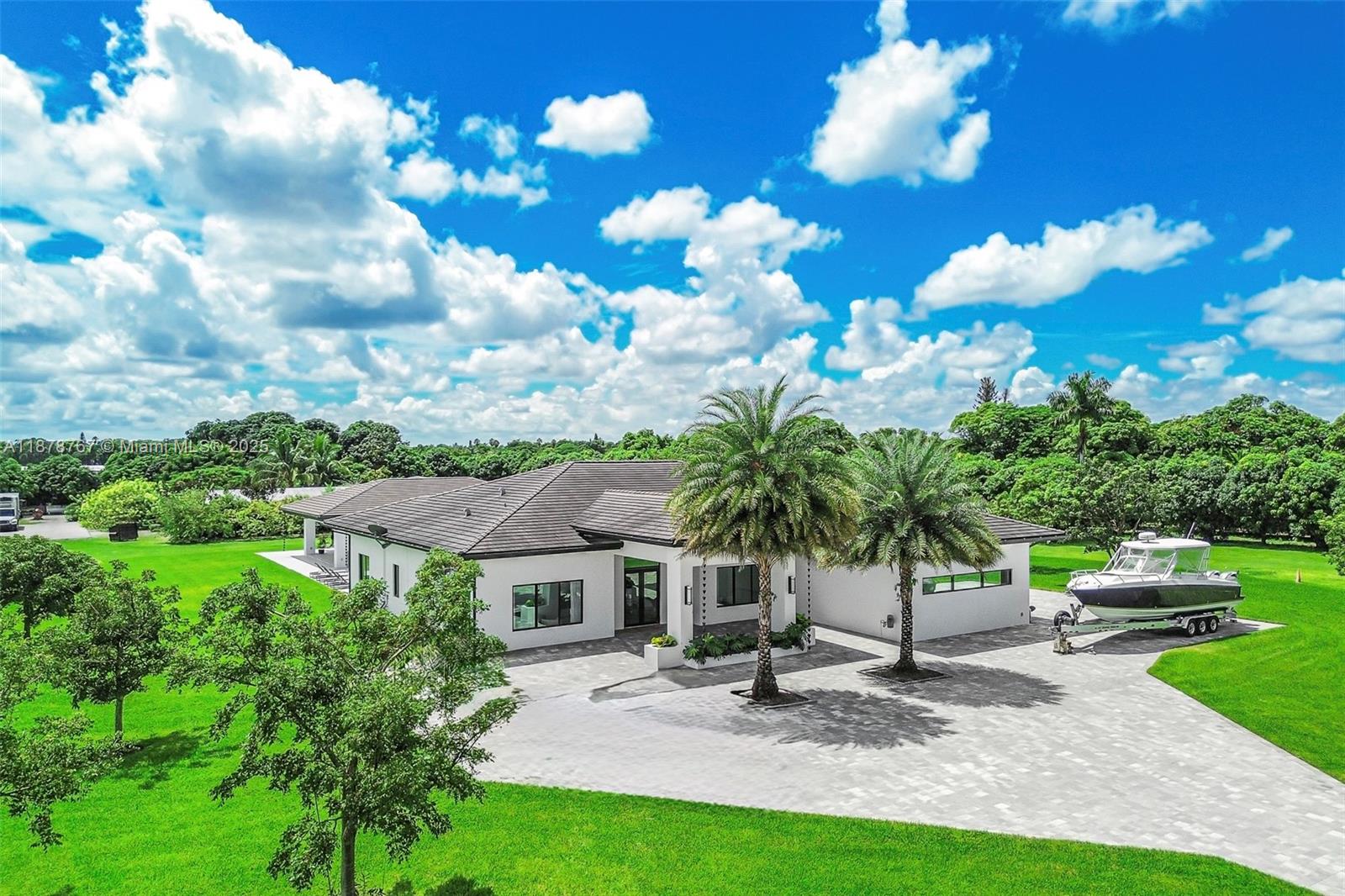 17950 SW 192nd St, Miami, FL, 33187 - Investment Single Family Home. Photo #1
