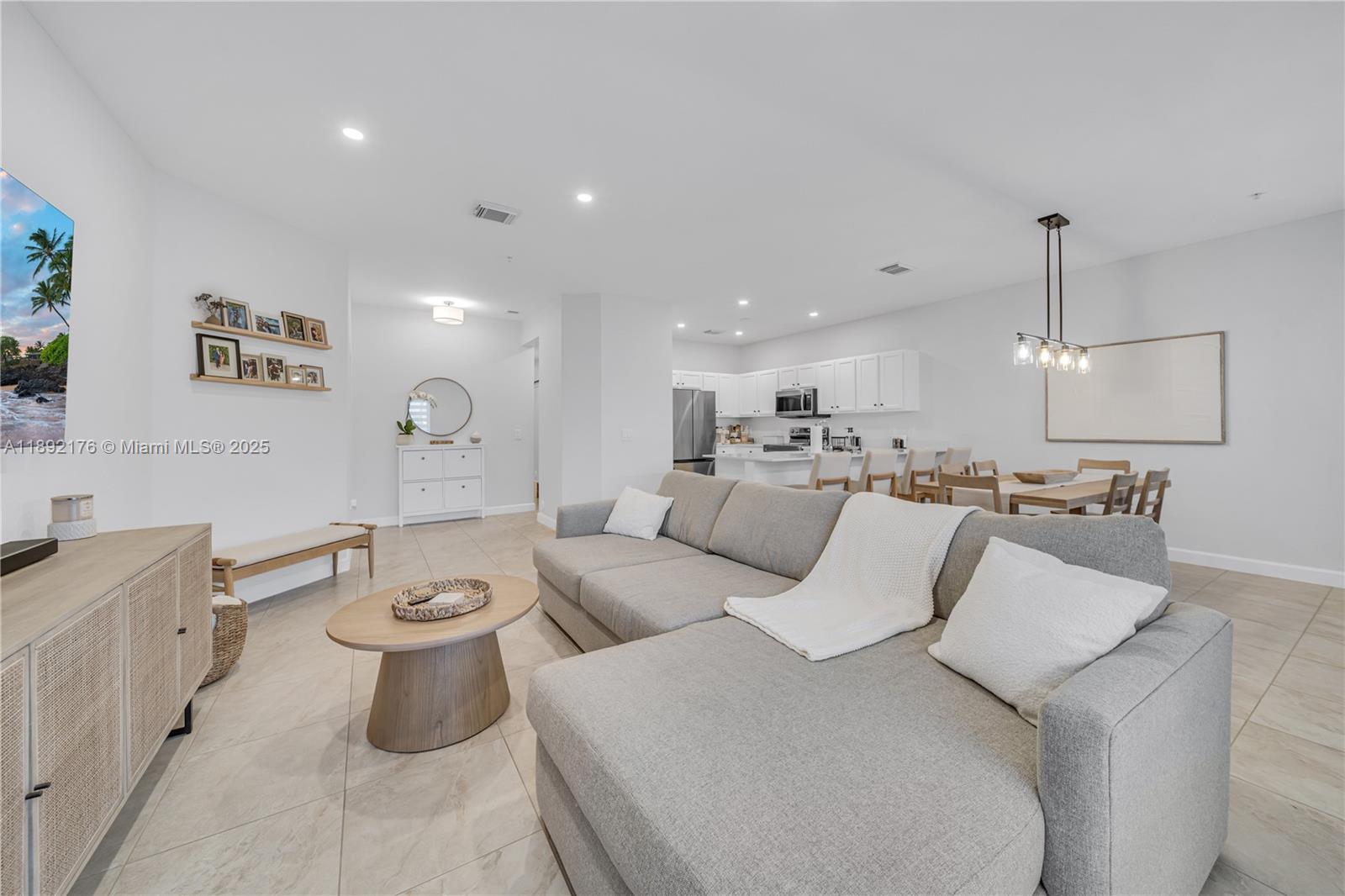 290 NW 109th Ave #103, Miami, FL, 33172 - Investment Condo. Photo #1