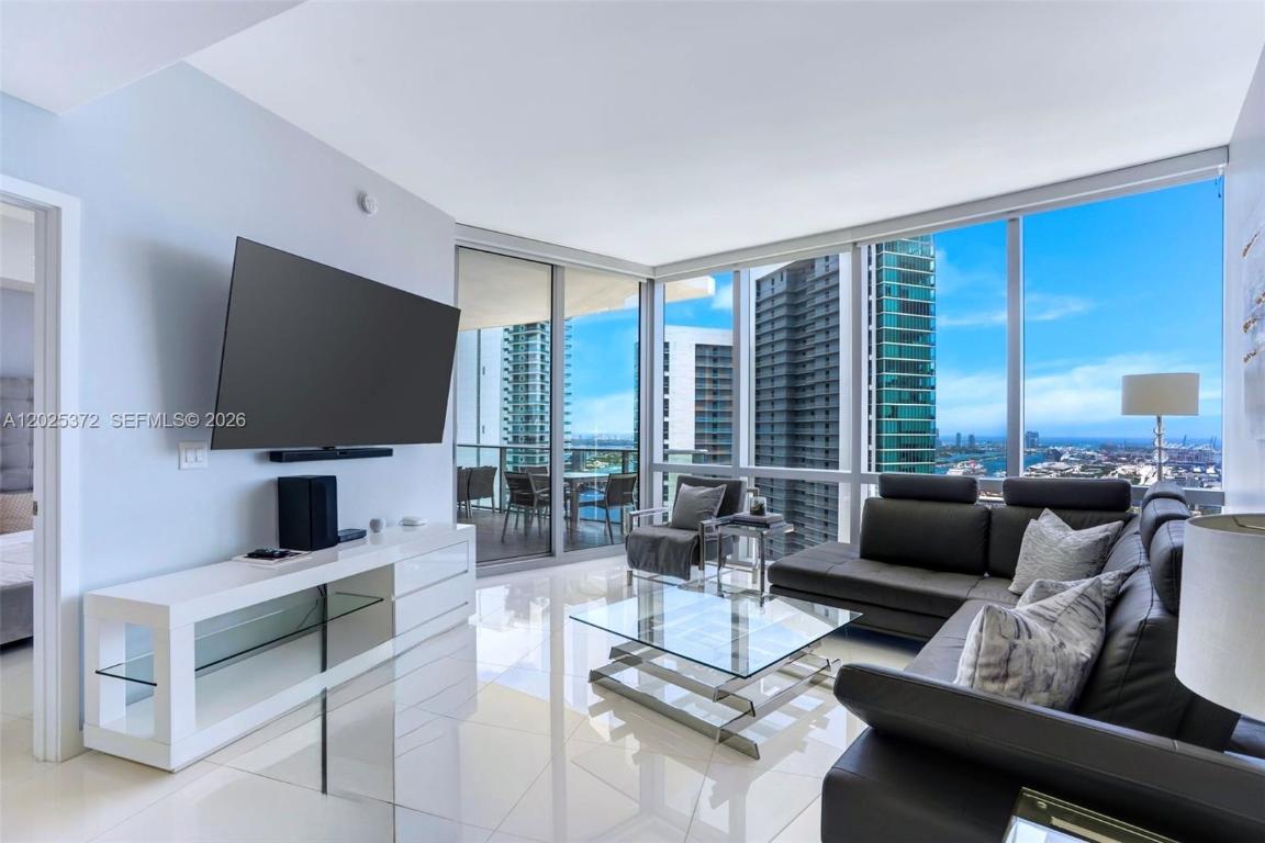 851 NE 1st #3909, Miami, FL, 33132 - Investment Condo. Photo #1