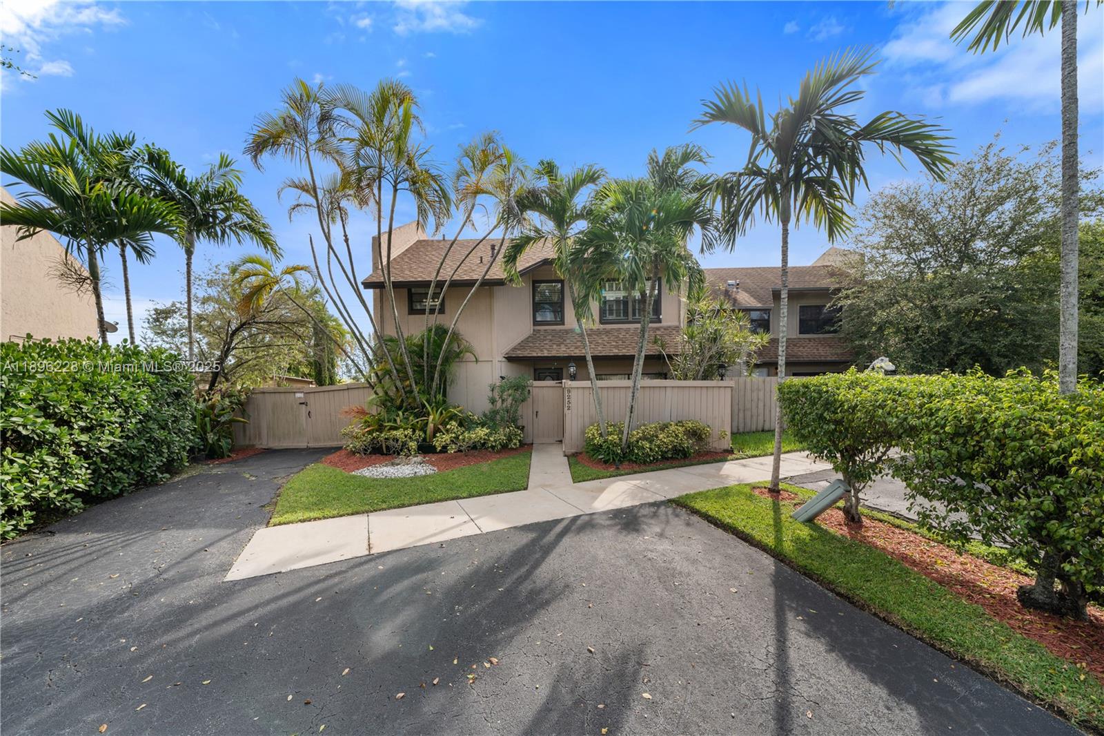 9252 SW 136th St Cir, Miami, FL, 33176 - Investment Townhome. Photo #1