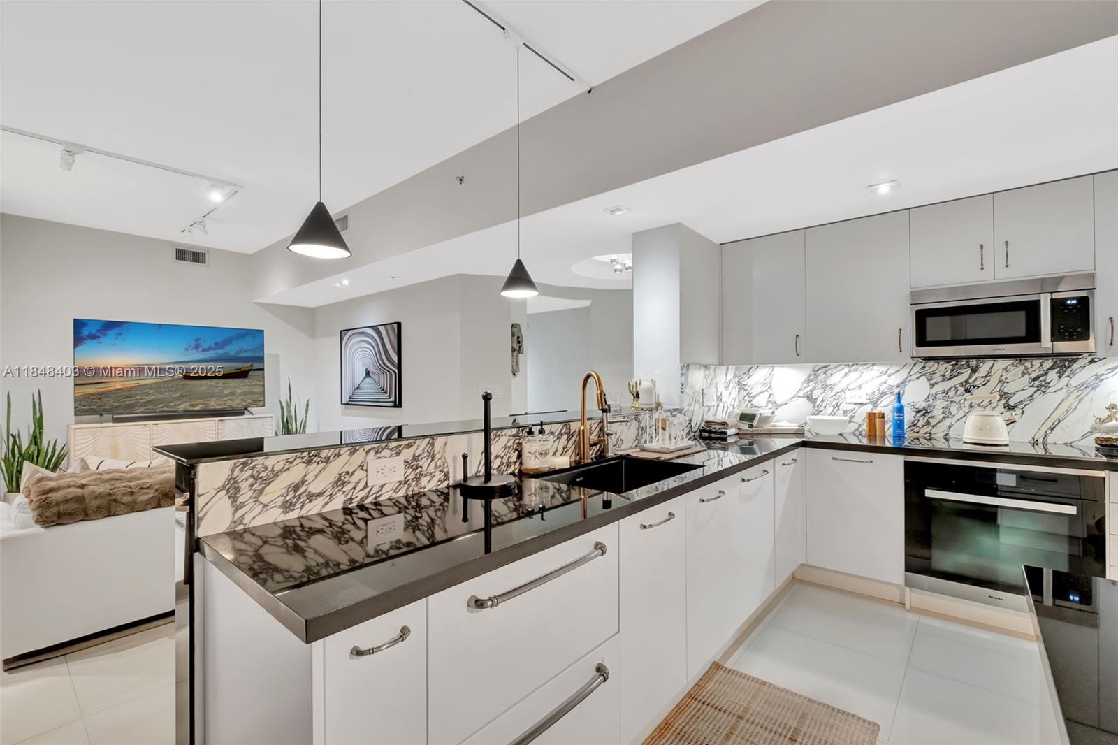 253 NE 2nd St #4003, Miami, FL, 33132 - Investment Condo. Photo #1