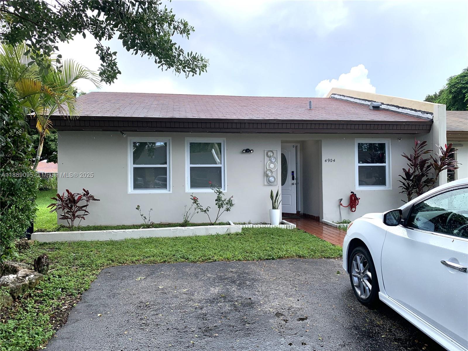 4904 SW 139th Ct, Miami, FL, 33175 - Investment Townhome. Photo #1